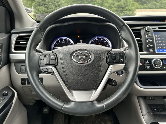 Thumbnail: 2016 Toyota Highlander - 2