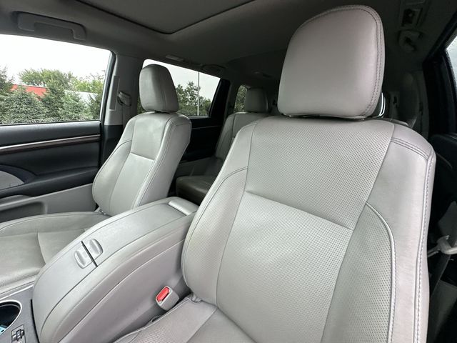 Thumbnail: 2016 Toyota Highlander - 9