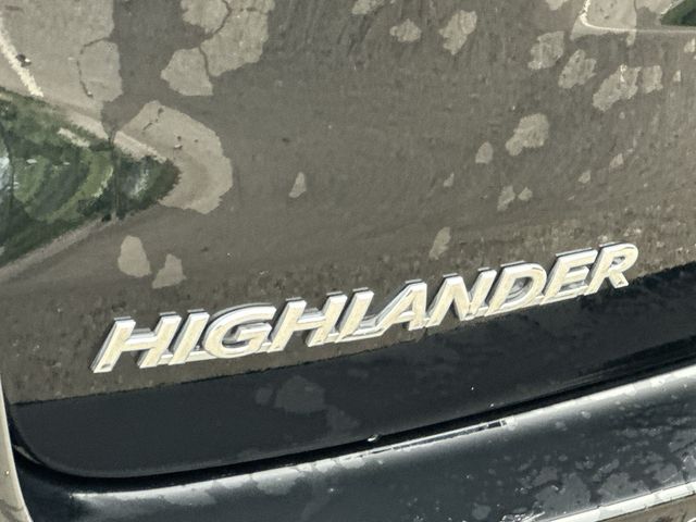 Thumbnail: 2016 Toyota Highlander - 23