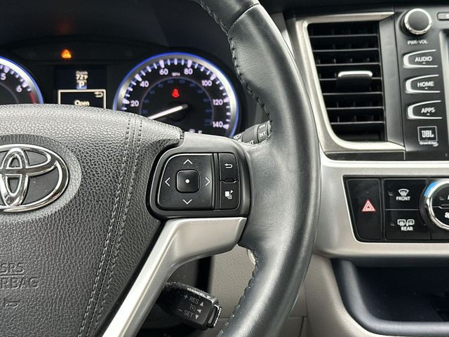 Thumbnail: 2016 Toyota Highlander - 17