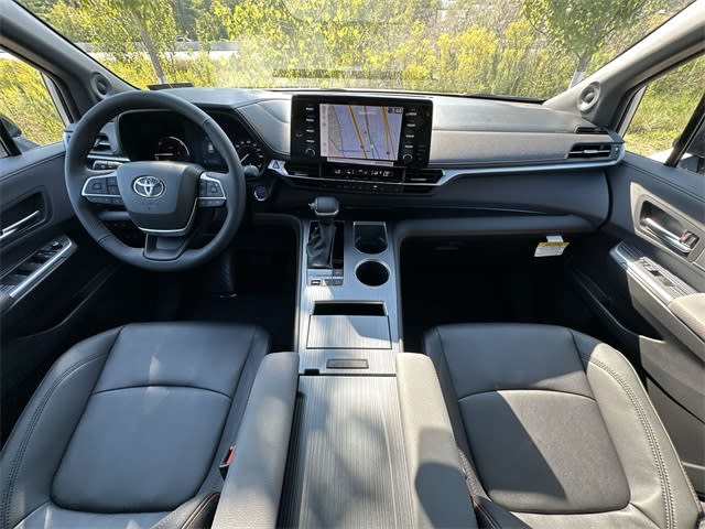 2024 Toyota Sienna XSE 9