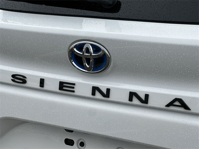 Thumbnail: 2023 Toyota Sienna - 7