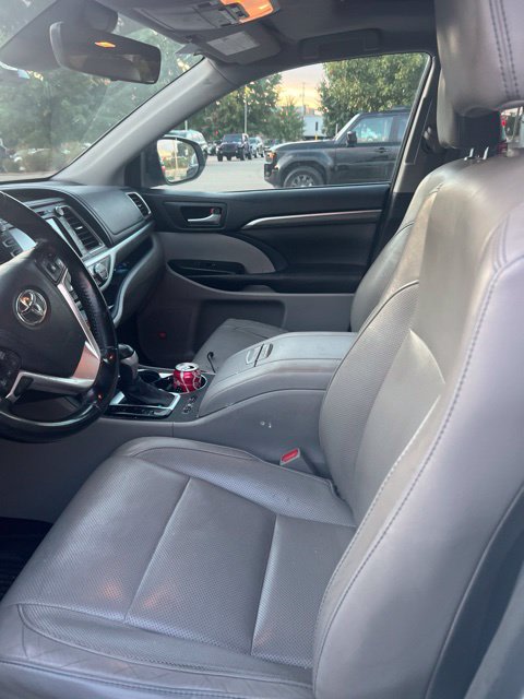 Thumbnail: 2017 Toyota Highlander - 16