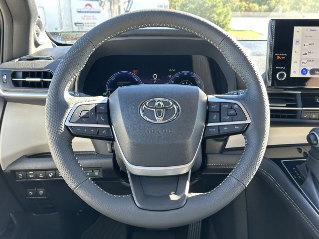 Thumbnail: 2026 Toyota Sienna - 2