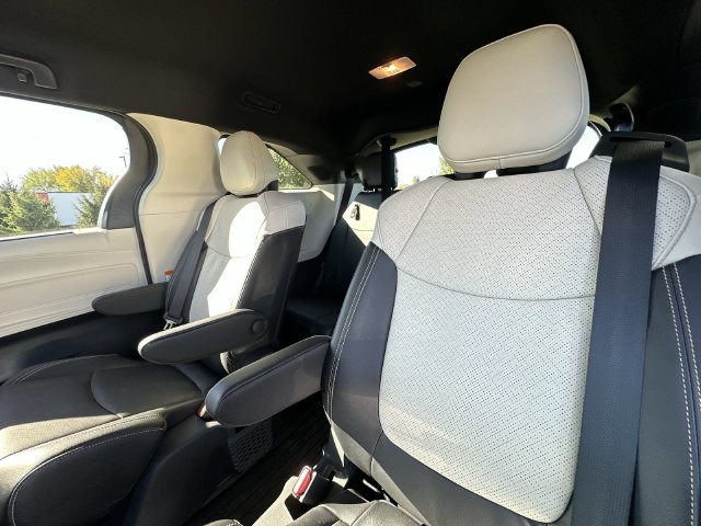 Thumbnail: 2026 Toyota Sienna - 10