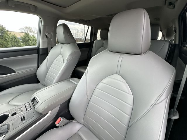 Thumbnail: 2021 Toyota Highlander - 9