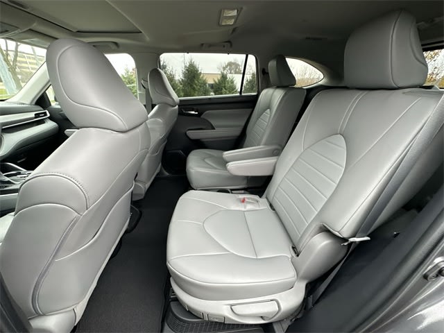 Thumbnail: 2022 Toyota Highlander - 13