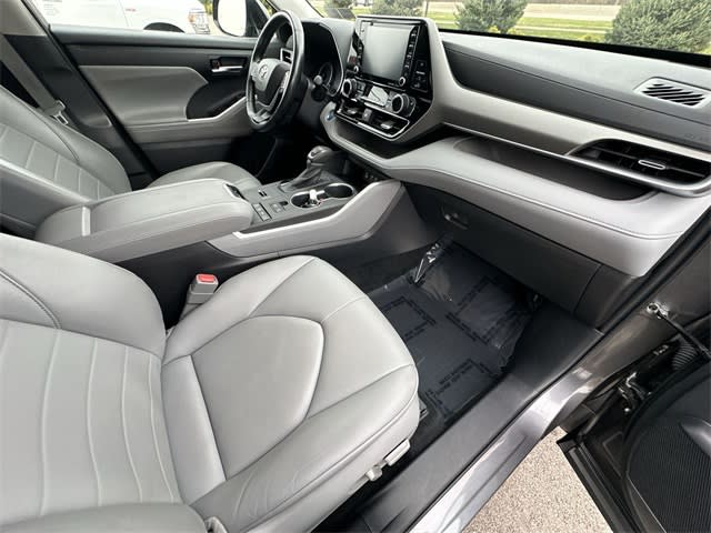 Thumbnail: 2022 Toyota Highlander - 27