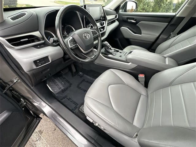 Thumbnail: 2022 Toyota Highlander - 11