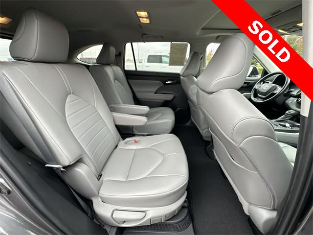 Thumbnail: 2022 Toyota Highlander - 30