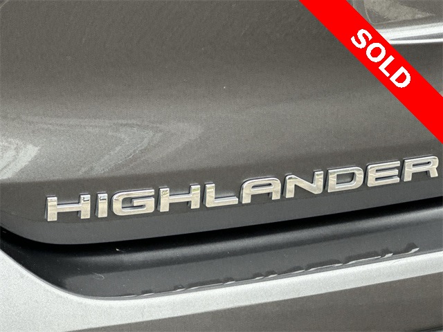 Thumbnail: 2022 Toyota Highlander - 33