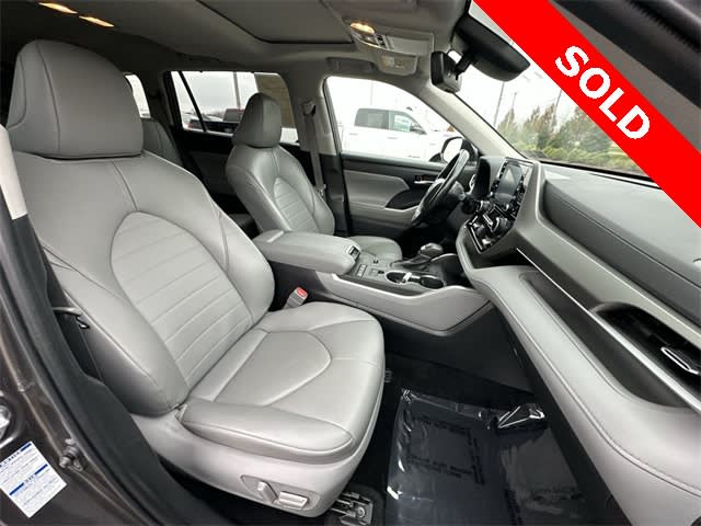 Thumbnail: 2022 Toyota Highlander - 28