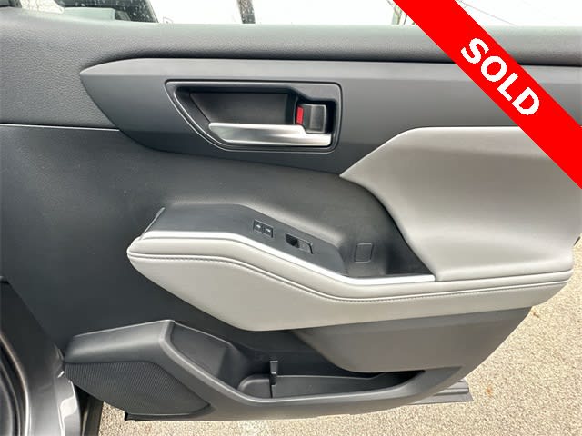 Thumbnail: 2022 Toyota Highlander - 29