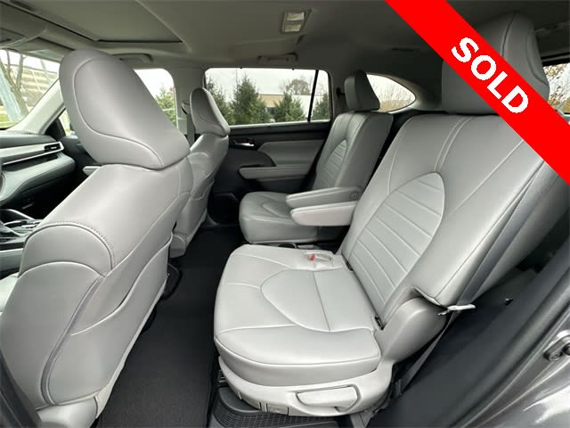 Thumbnail: 2022 Toyota Highlander - 13