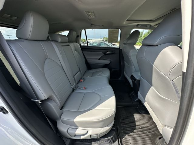 Thumbnail: 2020 Toyota Highlander - 30