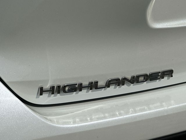 Thumbnail: 2020 Toyota Highlander - 33
