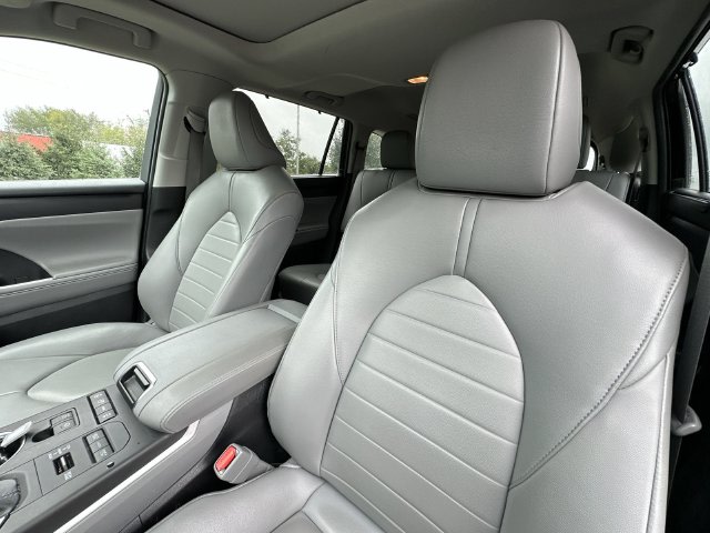 Thumbnail: 2022 Toyota Highlander - 9