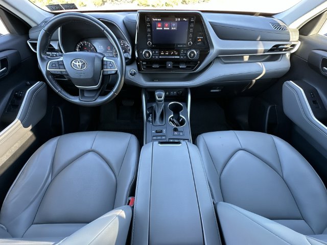 Thumbnail: 2022 Toyota Highlander - 14