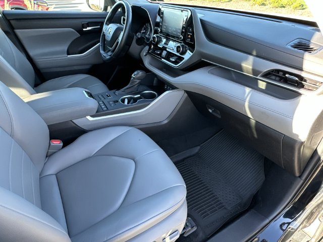Thumbnail: 2022 Toyota Highlander - 12