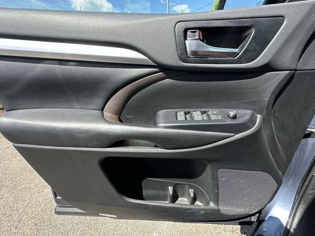 Thumbnail: 2019 Toyota Highlander - 26