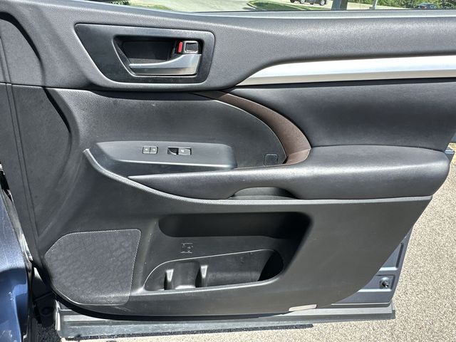 Thumbnail: 2019 Toyota Highlander - 29