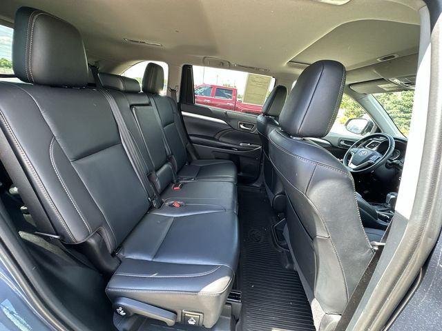 Thumbnail: 2019 Toyota Highlander - 30