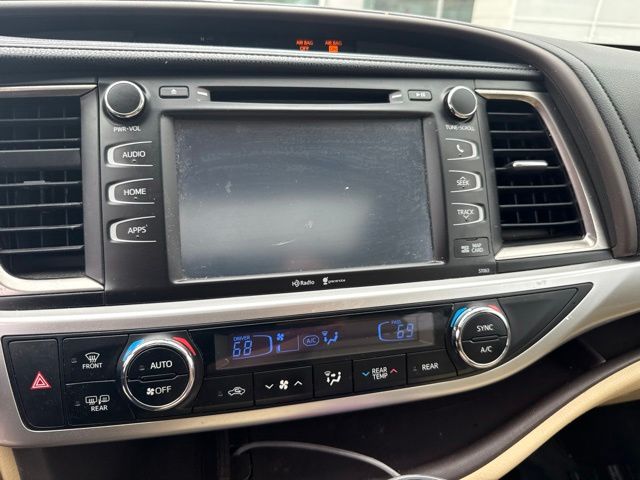 Thumbnail: 2015 Toyota Highlander - 7