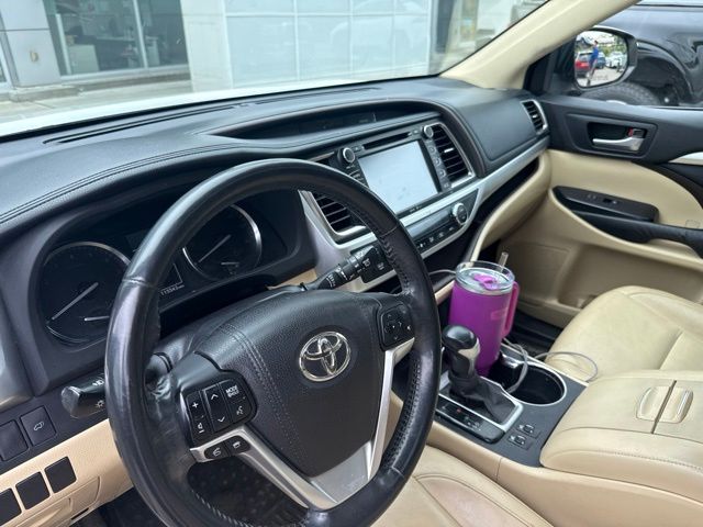 Thumbnail: 2015 Toyota Highlander - 2