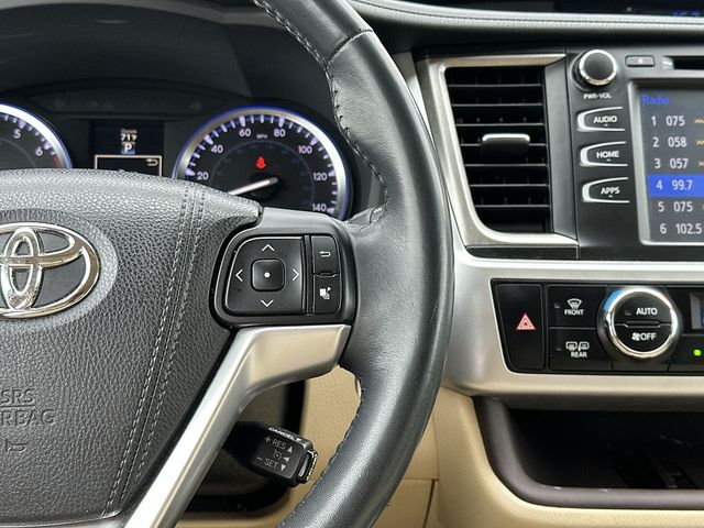 Thumbnail: 2016 Toyota Highlander - 17