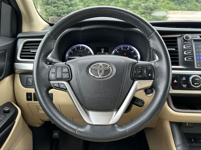 Thumbnail: 2016 Toyota Highlander - 2