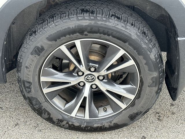 Thumbnail: 2016 Toyota Highlander - 8