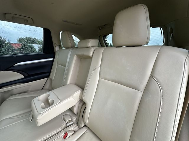 Thumbnail: 2016 Toyota Highlander - 10