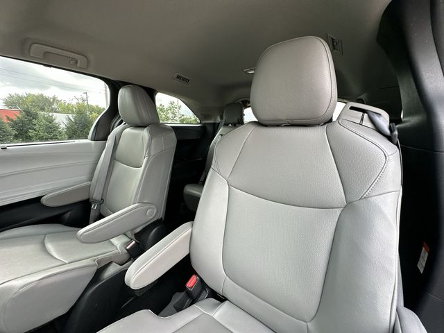 Thumbnail: 2025 Toyota Sienna - 10