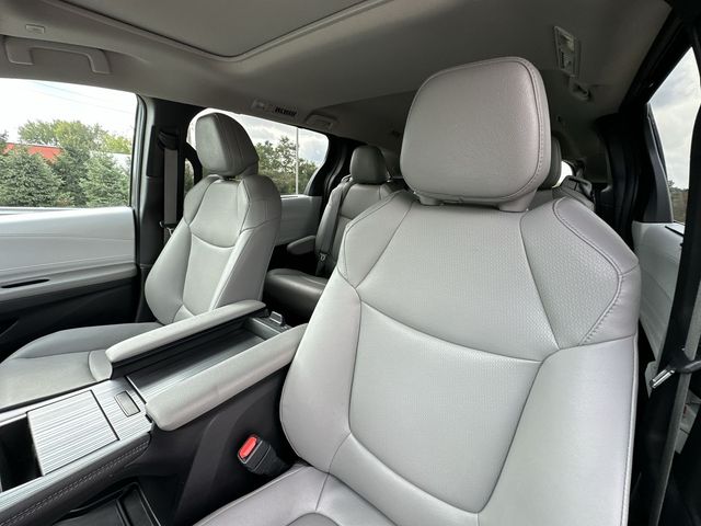 Thumbnail: 2025 Toyota Sienna - 9