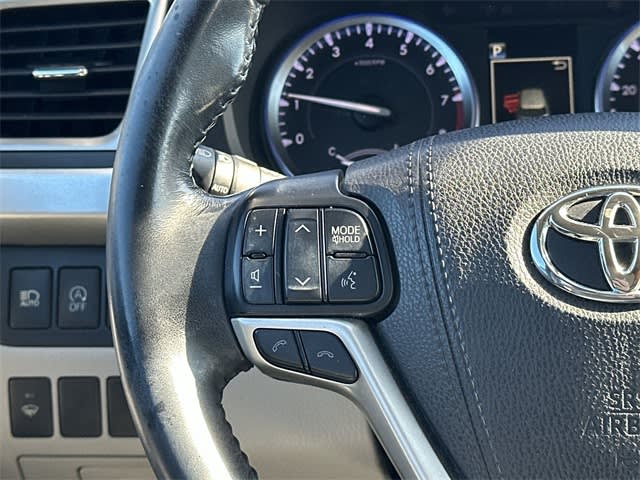 Thumbnail: 2017 Toyota Highlander - 16