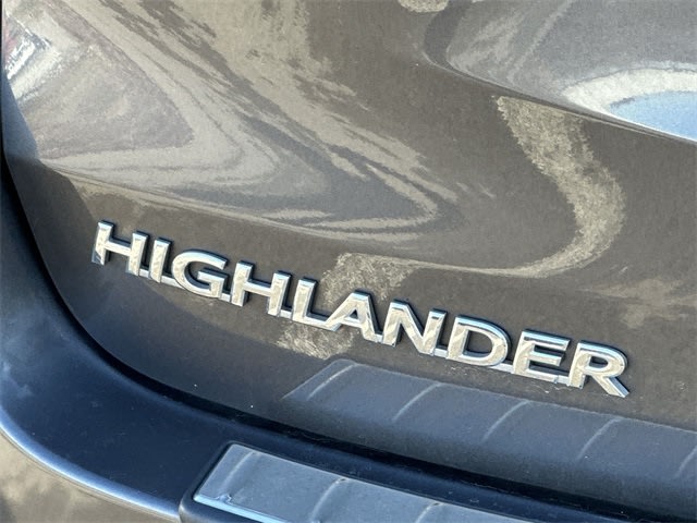 Thumbnail: 2017 Toyota Highlander - 23