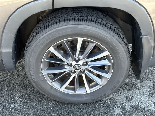 Thumbnail: 2017 Toyota Highlander - 8