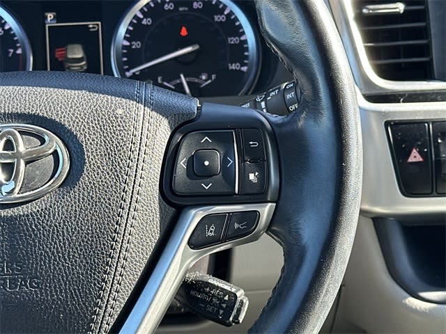 Thumbnail: 2017 Toyota Highlander - 17