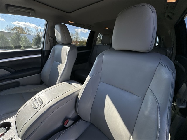 Thumbnail: 2017 Toyota Highlander - 9