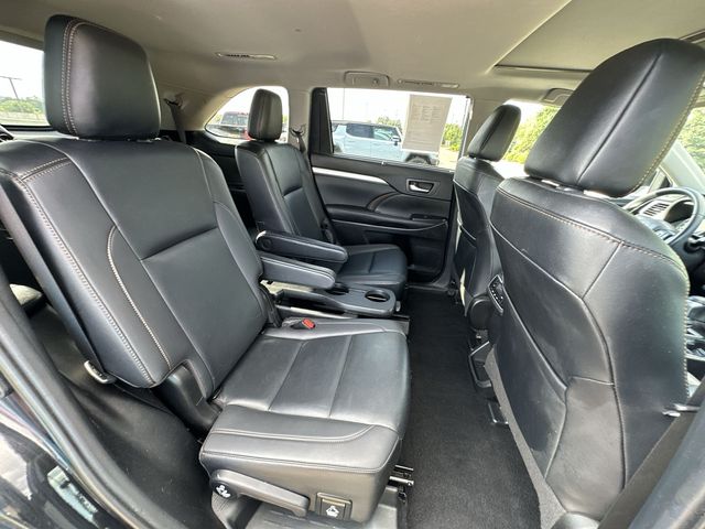 Thumbnail: 2019 Toyota Highlander - 27