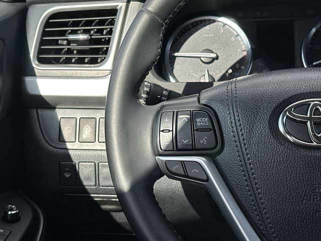 Thumbnail: 2019 Toyota Highlander - 17