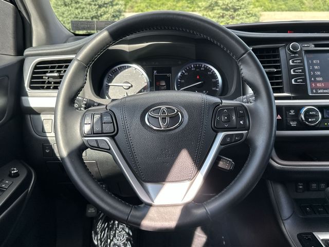 Thumbnail: 2019 Toyota Highlander - 2