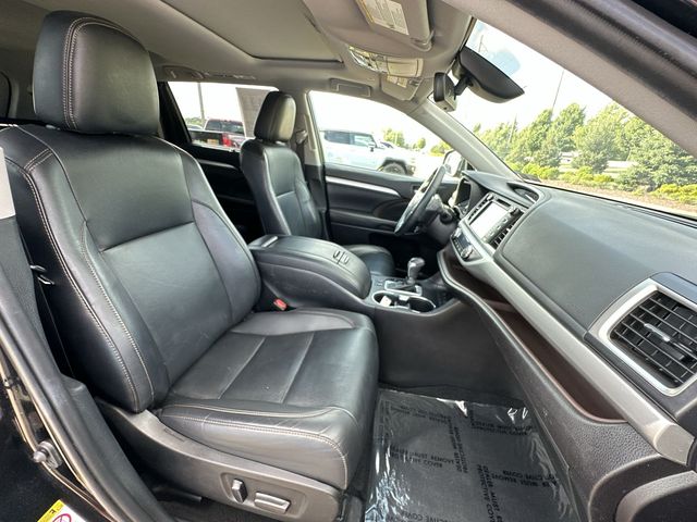 Thumbnail: 2019 Toyota Highlander - 25