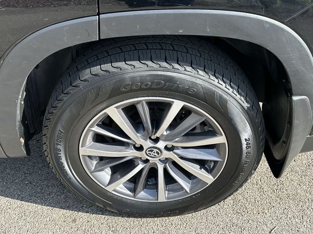 Thumbnail: 2019 Toyota Highlander - 6