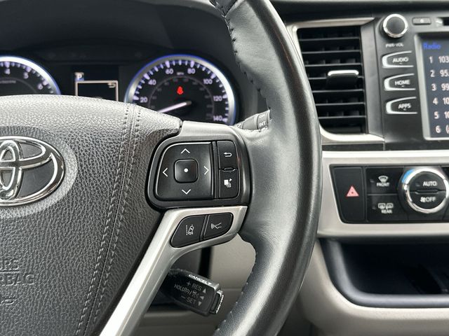 Thumbnail: 2019 Toyota Highlander - 17