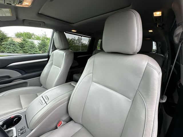 Thumbnail: 2019 Toyota Highlander - 9