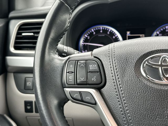 Thumbnail: 2019 Toyota Highlander - 16