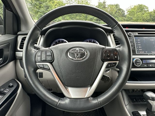 Thumbnail: 2019 Toyota Highlander - 2
