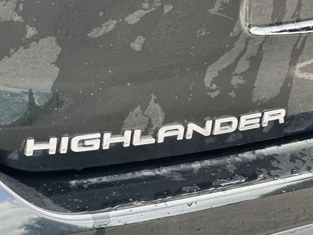 Thumbnail: 2023 Toyota Highlander - 21
