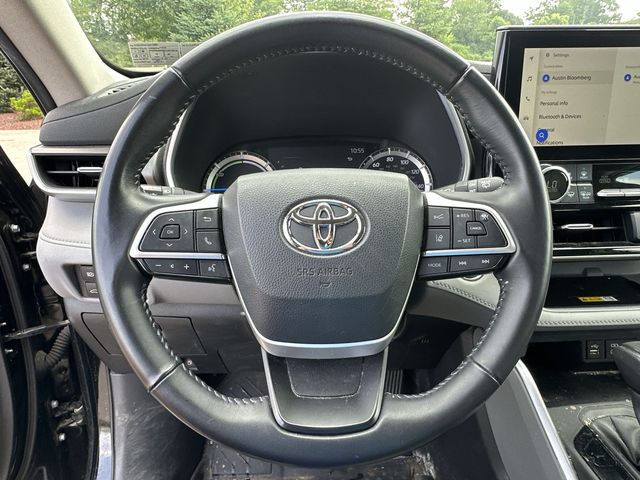 Thumbnail: 2023 Toyota Highlander - 2